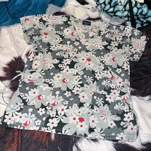 Absolute scrub top size medium